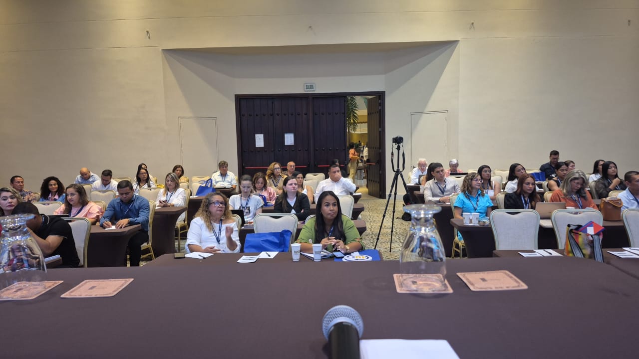 Mesa de diálogo en el IV Congreso Internacional COLDESOCIAL.