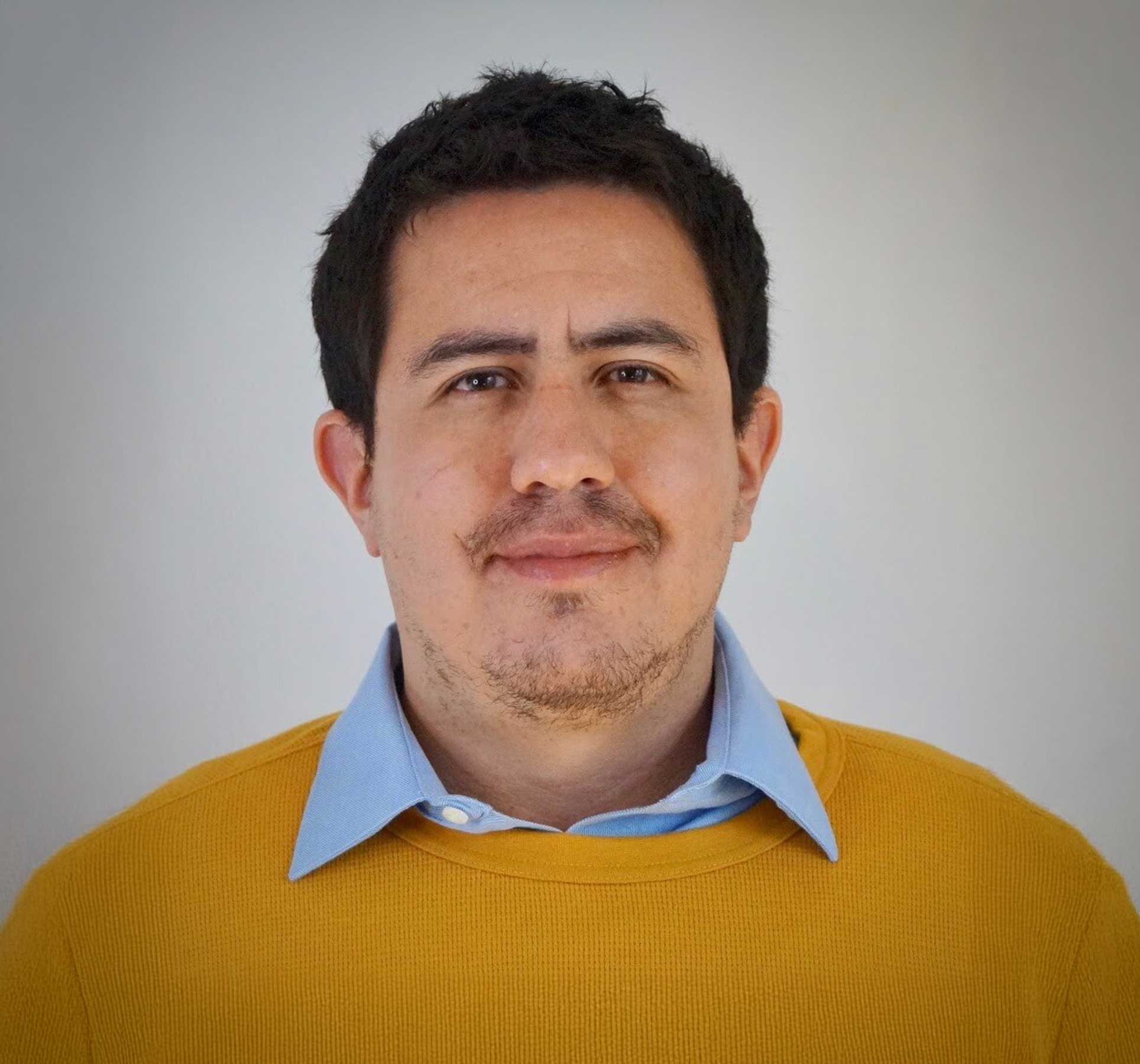 Dr. Carlos Alejandro Vélez Echagaray